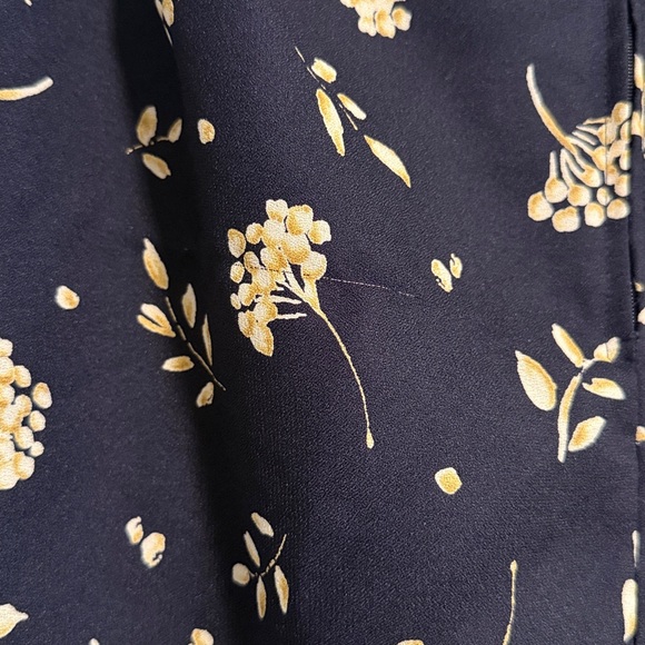 ☀️ En Avance Navy Blue Floral Skirt - Picture 6 of 8